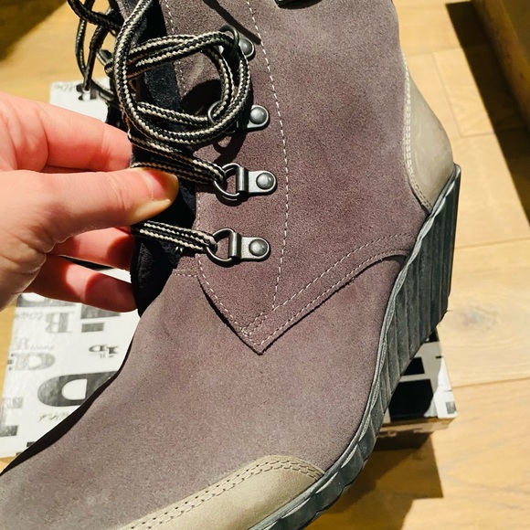 BFCM PRICE DROP  - Suede Chelsea Ankle Boots - Picture 5 of 7